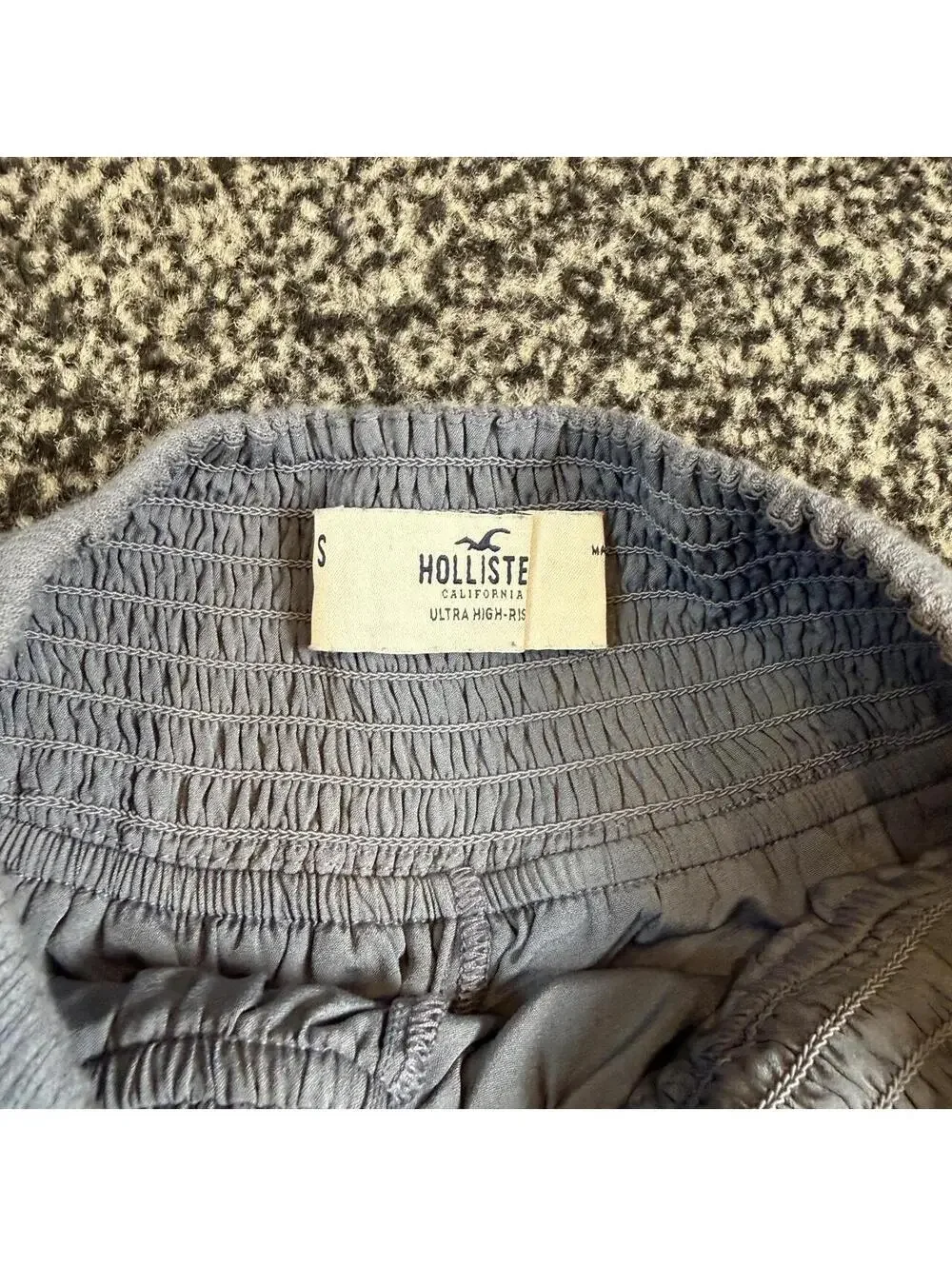 Gray Hollister Co. ruffle mini skirt with vertical pleats, size S